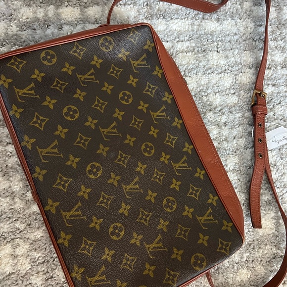 LV Crossbody - Picture 8 of 16
